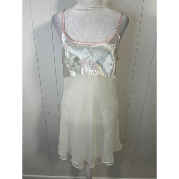 Intimate Essentials Women's Size M Negligee. Off White with Floral Pattern - Picture 1 of 5